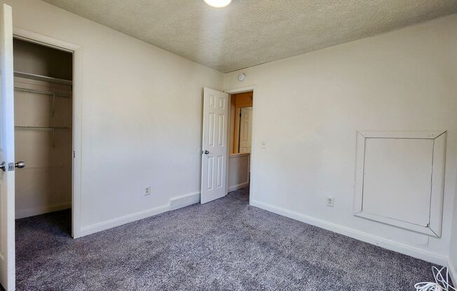 2 beds, 1 bath, $995, Unit 331 Murray Street