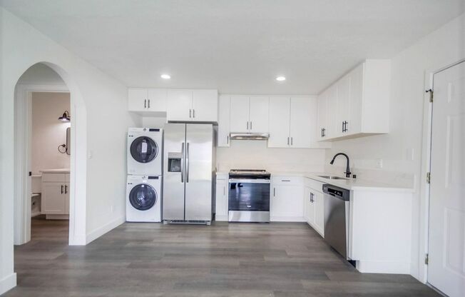 1 bed, 1 bath, 576 sqft, $2,495, Unit 11
