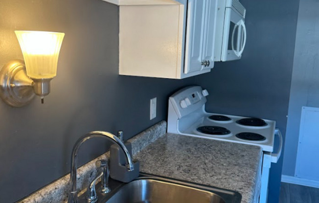 2 beds, 1 bath, 750 sqft, $1,349, Unit 1624-12