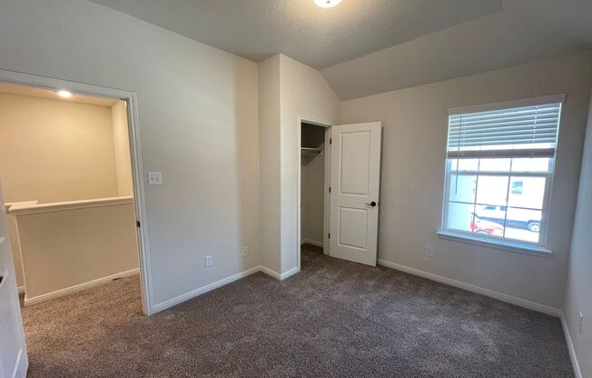 3 beds, 2.5 baths, $1,425, Unit 10214 Lynwood Village Unit 101