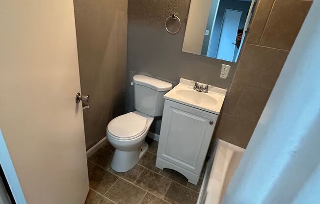 2 beds, 1 bath, 750 sqft, $1,170, Unit B12 1045 17