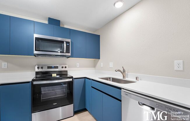 1 bed, 1 bath, 735 sqft, $1,565, Unit C34