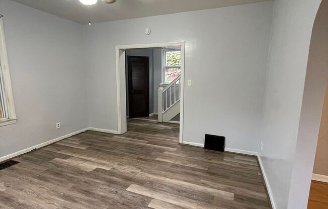 3 beds, 1 bath, $950, Unit 1