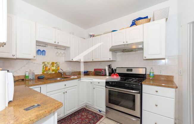 BEST Student Friendly Big Bed Near BU Campus ! Desirable Saint Paul Street!  Heat & HW Inc and Cat Friendly