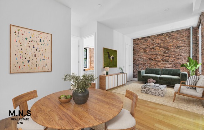 2 beds, 1 bath, $4,700, Unit 12