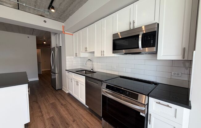 2 beds, 2 baths, 908 sqft, $3,700, Unit 952-402