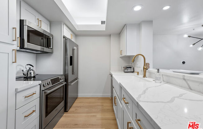 1 bed, 1 bath, 811 sqft, $4,395, Unit 1426