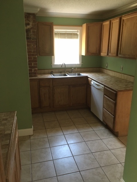 2 beds, 1 bath, $1,200