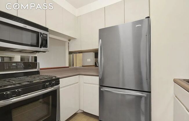 124 E 79 ST
