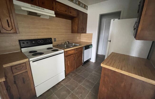 2 beds, 1 bath, 855 sqft, $725, Unit Unit B