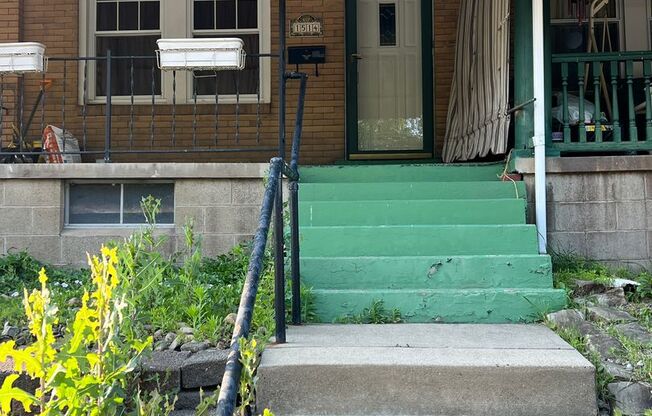 Sharpsburg - 3 BR House, Dining Room, Large Rooms!