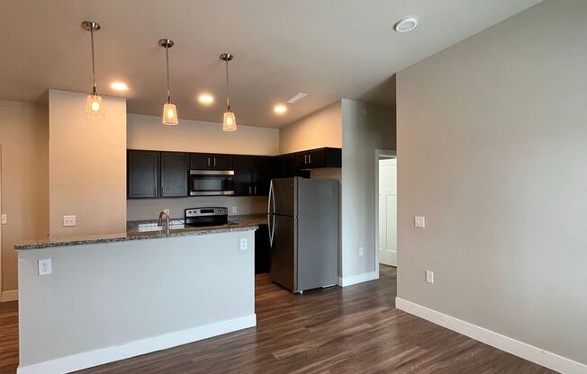 2 beds, 2 baths, 907 sqft, $1,550