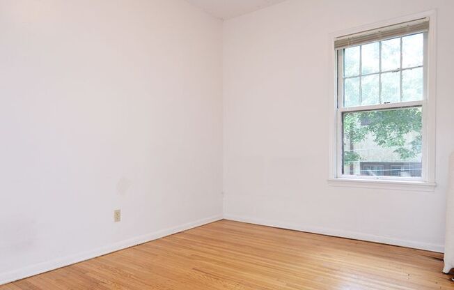 1 bed, 1 bath, 410 sqft, $920, Unit 8 - 35