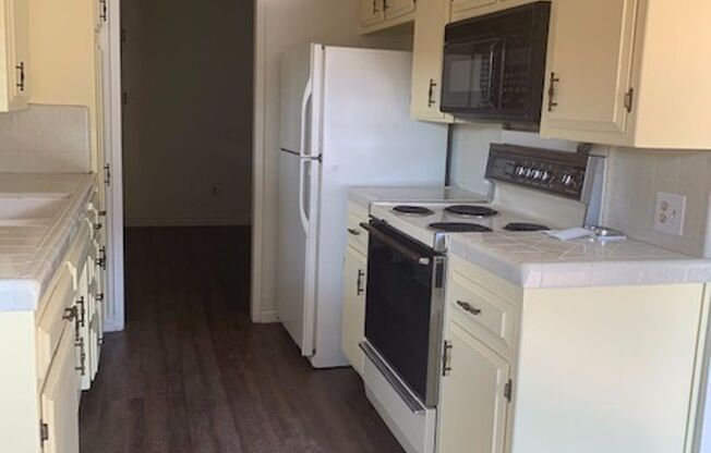 2 beds, 1 bath, $1,525, Unit # 1