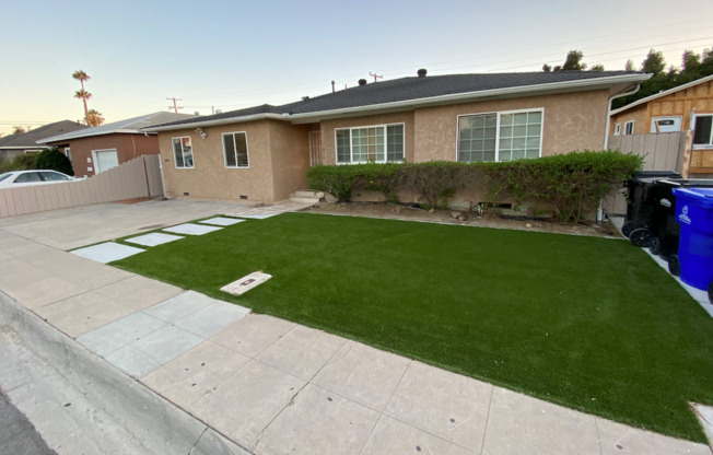 8BD/4BA on Rockford! Great Yard!