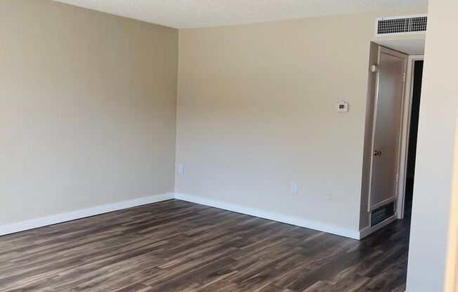 2 beds, 1 bath, 1,076 sqft, $1,295, Unit 3838/Park