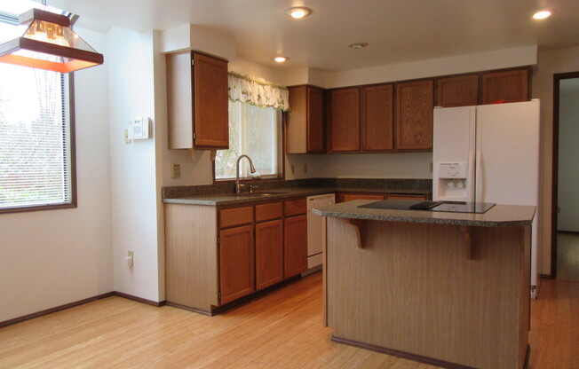 Well maintained 3 bedroom, 2.5 home in Renton's Forest Trails