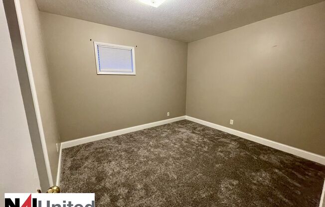 2 beds, 1 bath, $1,000, Unit Apt A