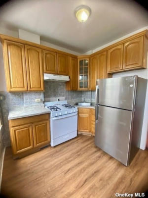 3 beds, 1 bath, $2,885, Unit 2