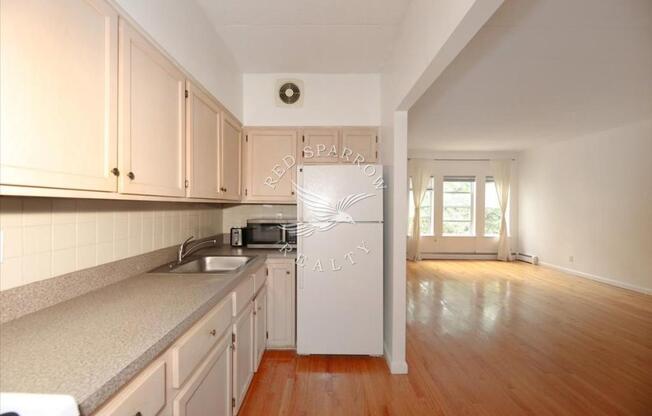 2 beds, 1 bath, $3,000, Unit 3