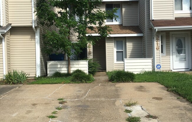 2 beds, 1 bath, $1,595