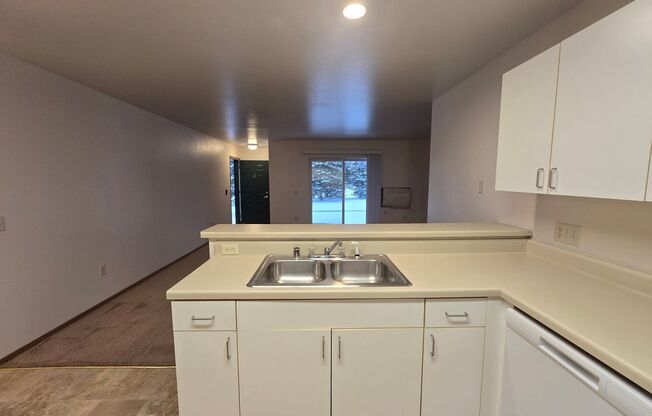 2 beds, 1 bath, 850 sqft, $1,259, Unit PL   7612