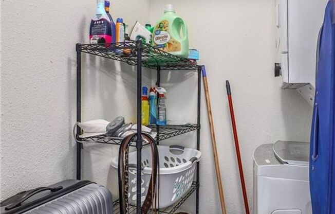1 bed, 1 bath, $1,195, Unit #203