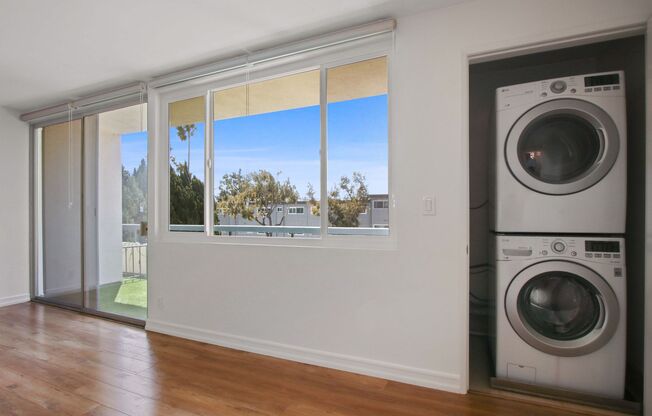 1049 21st Street - North of Wilshire Blvd.