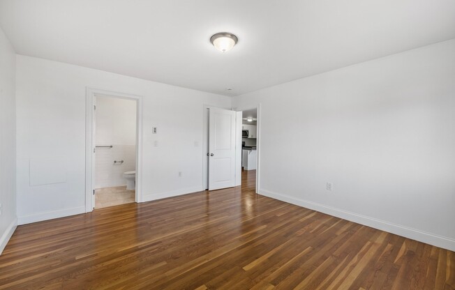 2 beds, 2 baths, 847 sqft, $2,650, Unit 5