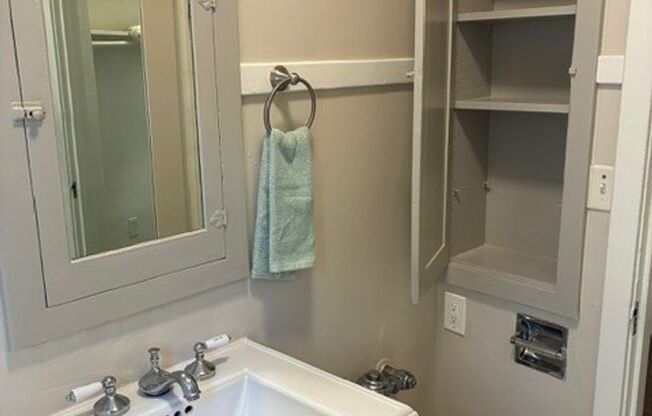 Studio, 1 bath, 425 sqft, $1,425, Unit 18
