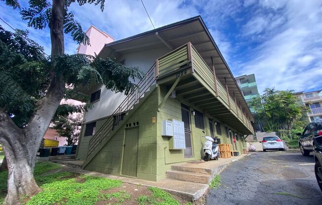 1024 Green St.