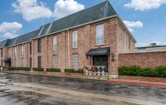 2 Bedroom Townhome in Alamo Heights