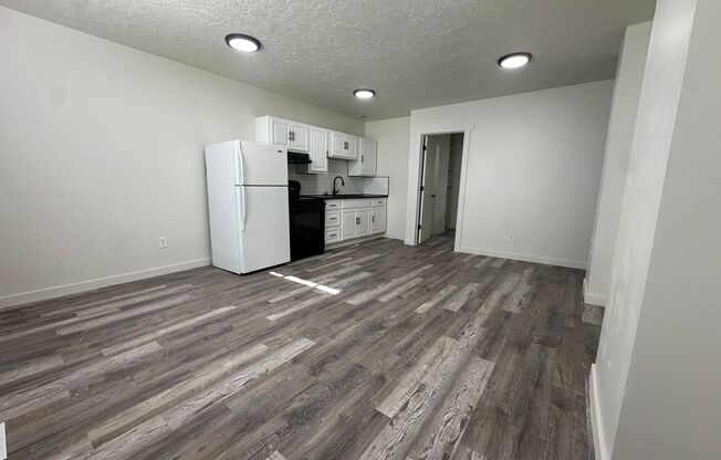 3 beds, 2 baths, $1,799, Unit 3165-A