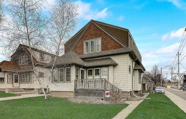 2322 N 67th St, Wauwatosa Lower