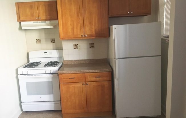 2 beds, 1 bath, 1,300 sqft, $1,050