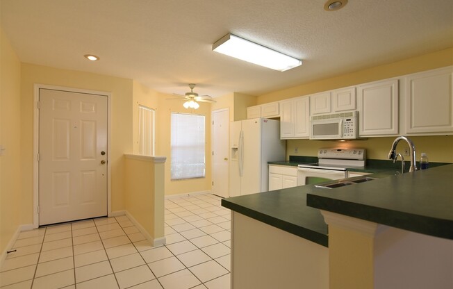 3br 2.5ba townhome in GATED COMMUNITY of Cypress Lake in Kissimmee!!