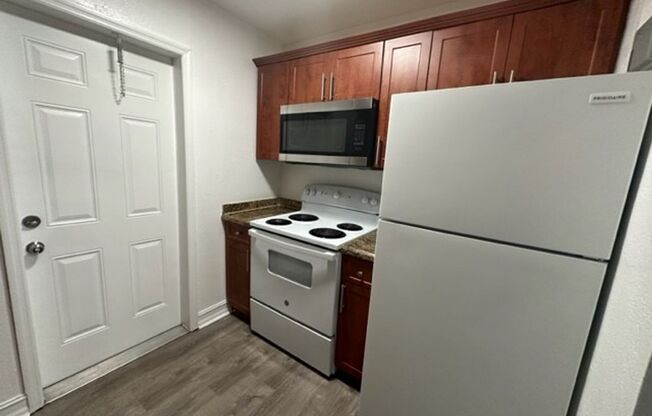 2 beds, 2 baths, 1,050 sqft, $1,995, Unit 103