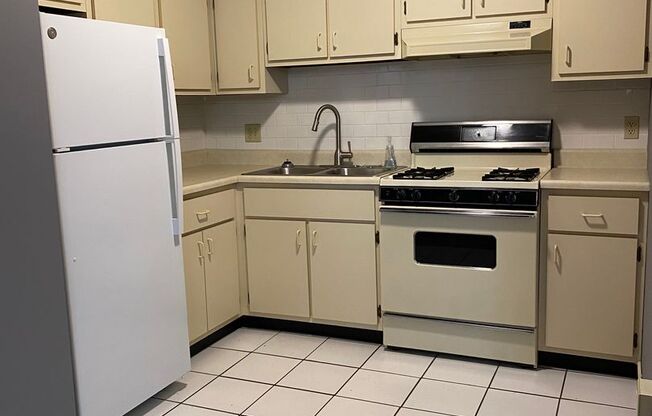 1 bed, 1 bath, 700 sqft, $895