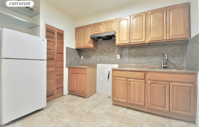 3 beds, 1 bath, $3,400, Unit 1A