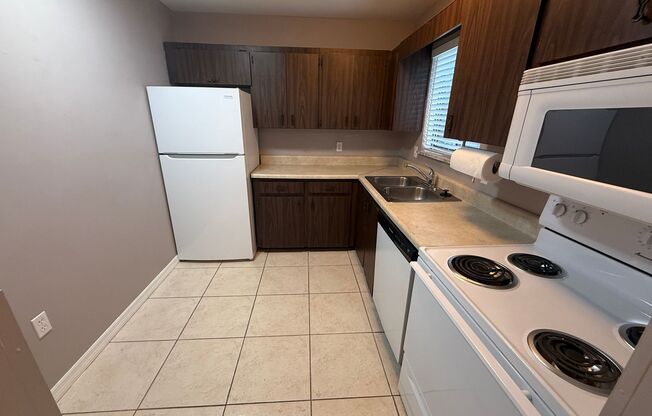 1 Bedroom/1 Bathroom 1st Floor Villa in Indian Ridge AVAILABLE NOW!