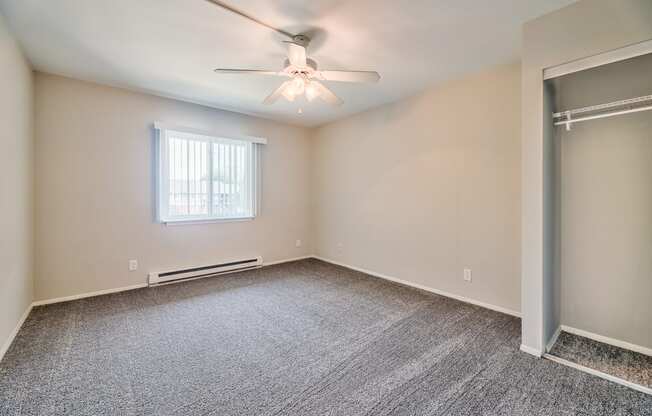 Bedroom With Ceiling Fan at Glen Hills Apartments, Glendale, Wisconsin