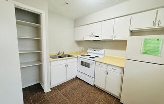 Studio, 1 bath, 494 sqft, $690, Unit 17