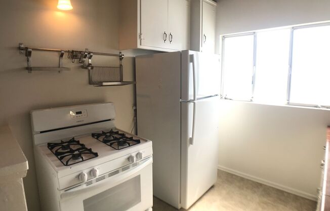 1 bed, 1 bath, 700 sqft, $2,695