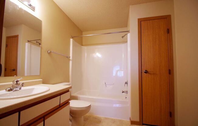 2 beds, 2 baths, 972 sqft, $1,420, Unit 2112-204