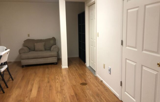 2 beds, 1 bath, $2,200