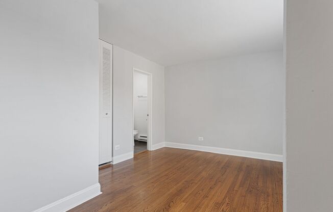 2 beds, 1.5 baths, 819 sqft, $2,200, Unit 404