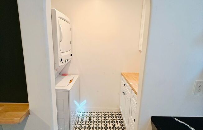 1 bed, 1 bath, $2,150, Unit 3776.5 S Gramercy Pl