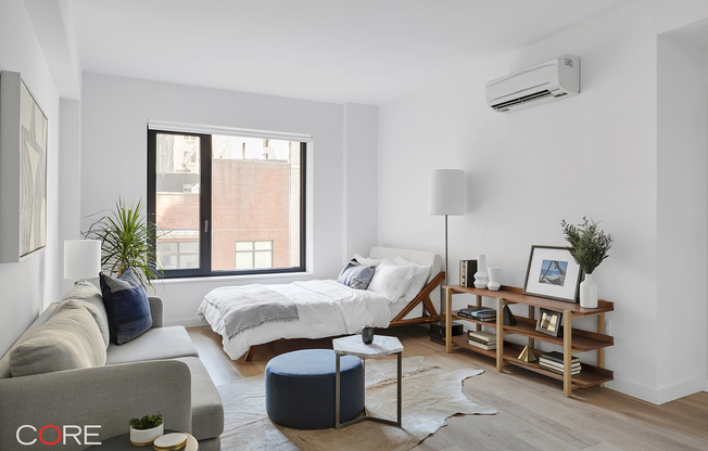 211 W 29 ST
