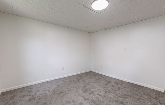 2 beds, 1 bath, $1,299, Unit Apt 1