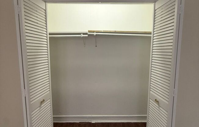 1 bed, 1 bath, 572 sqft, $1,510, Unit Old King Edward 46